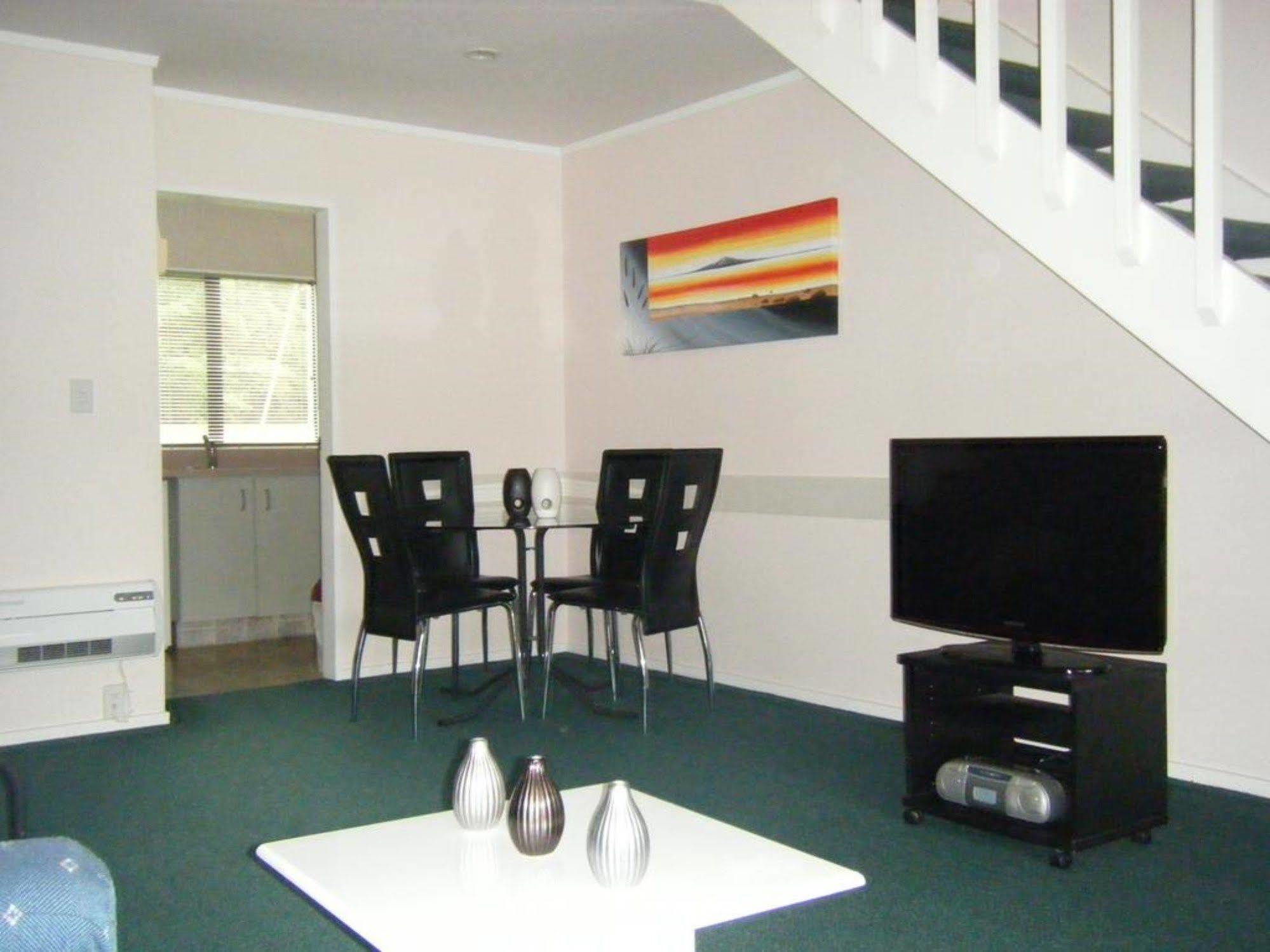Camellia Court Motel Lower Hutt Bagian luar foto