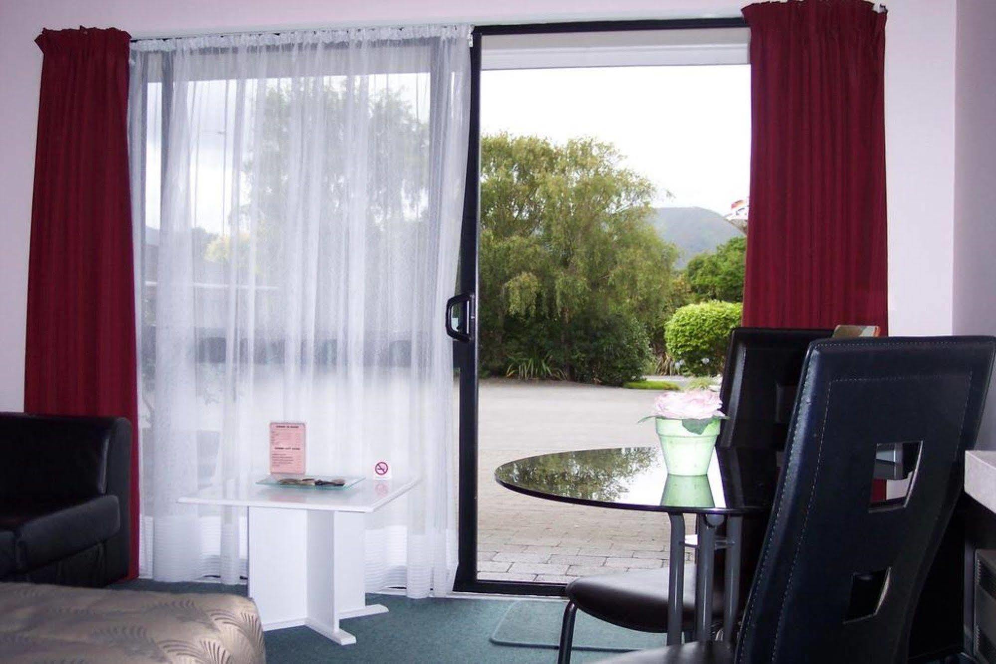 Camellia Court Motel Lower Hutt Bagian luar foto