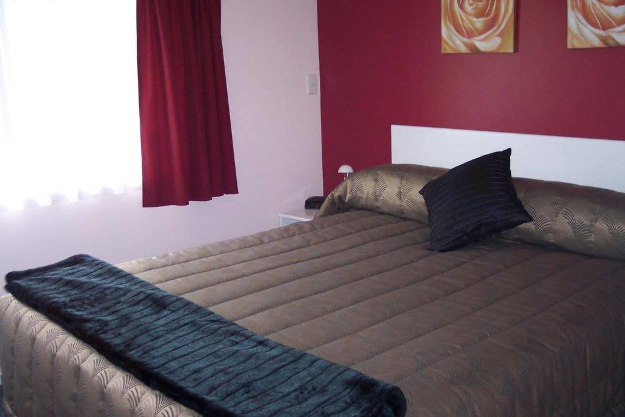 Camellia Court Motel Lower Hutt Bagian luar foto