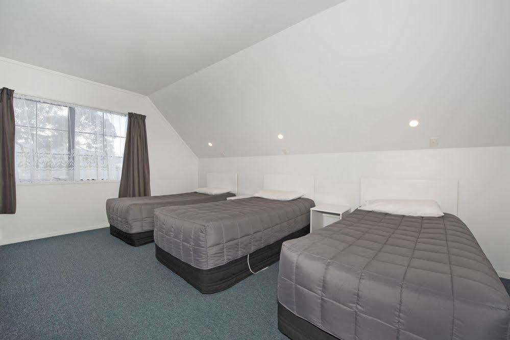 Camellia Court Motel Lower Hutt Bagian luar foto